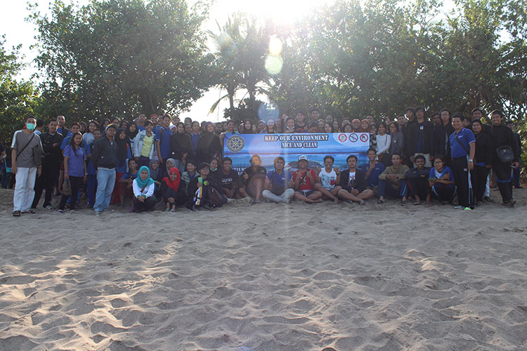 Beach Clean Up Fakultas Kelautan dan Perikanan Udayana